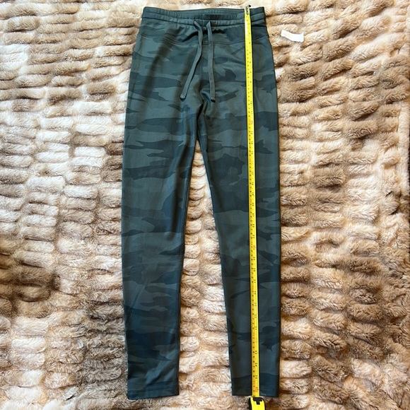 SPLENDID COLLECTION ANKLE LENGTH CAMO PRINT DRAWSTRING LEGGINGS / XS. - Picture 4 of 6